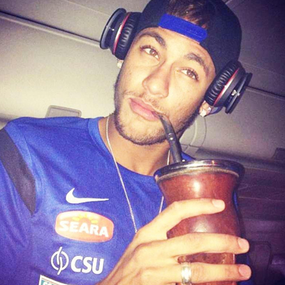 Neymar yerba mate teát iszik